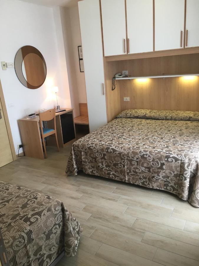 Hotel Bellevue Линяно Сабиадоро Екстериор снимка