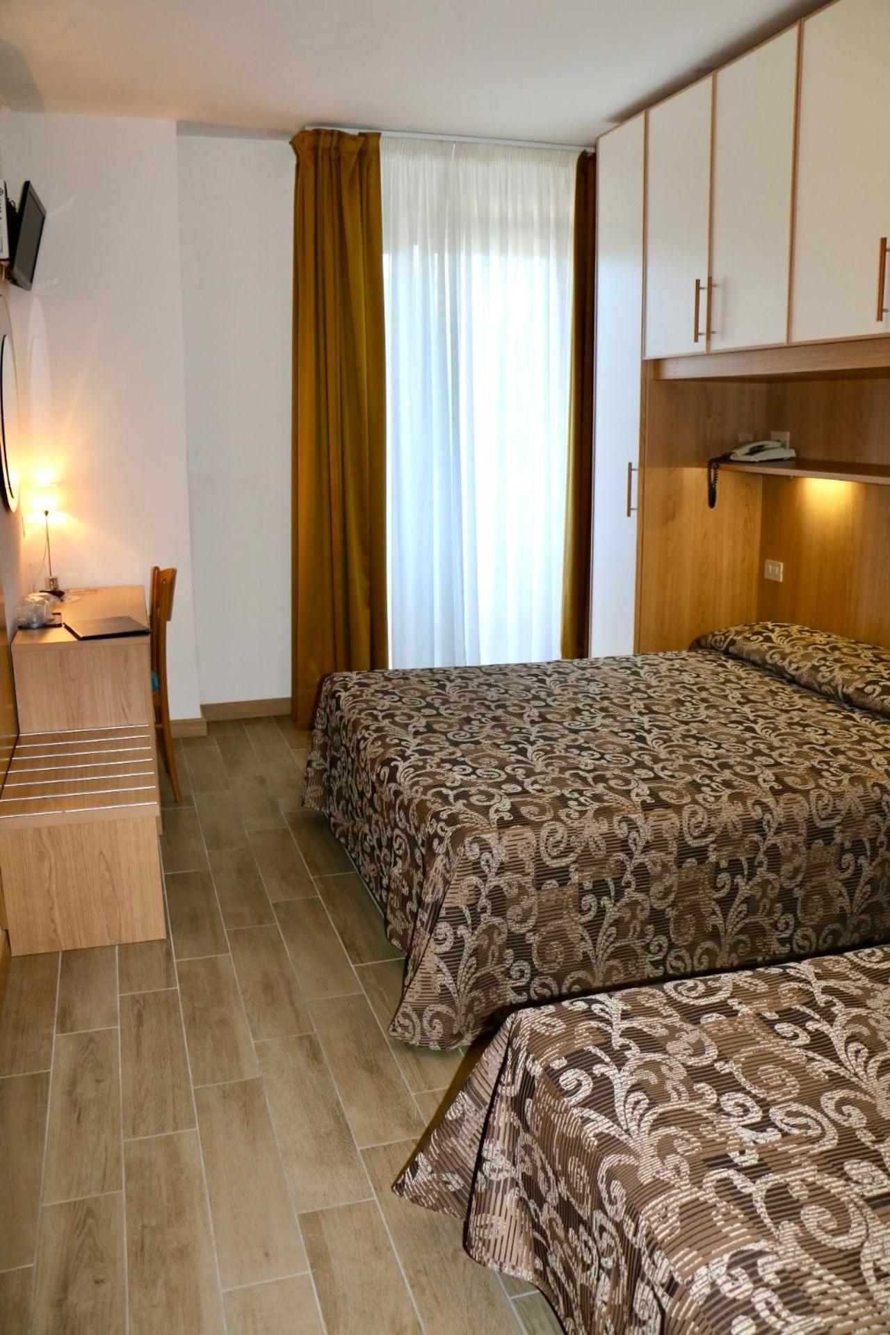 Hotel Bellevue Линяно Сабиадоро Екстериор снимка