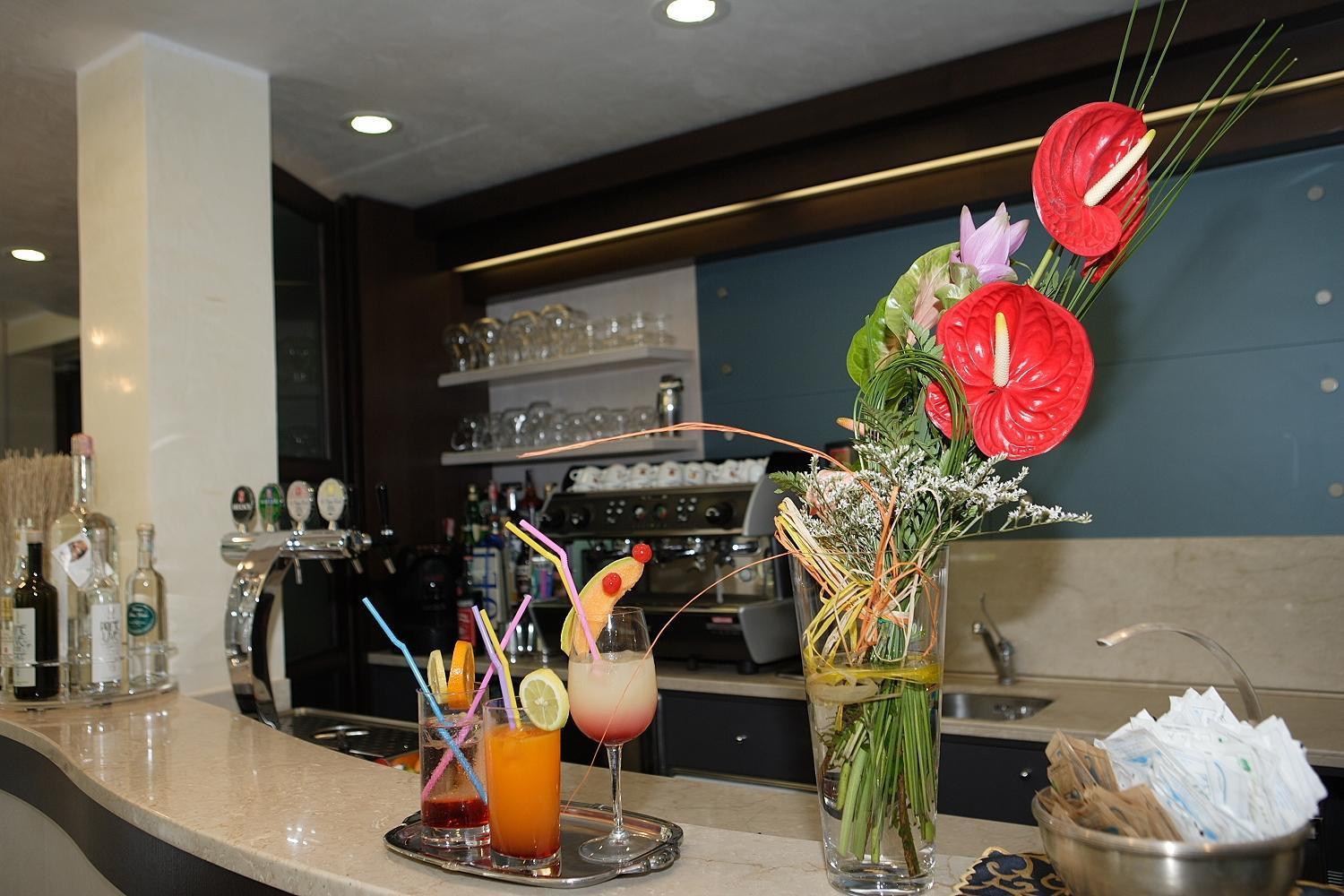 Hotel Bellevue Линяно Сабиадоро Екстериор снимка