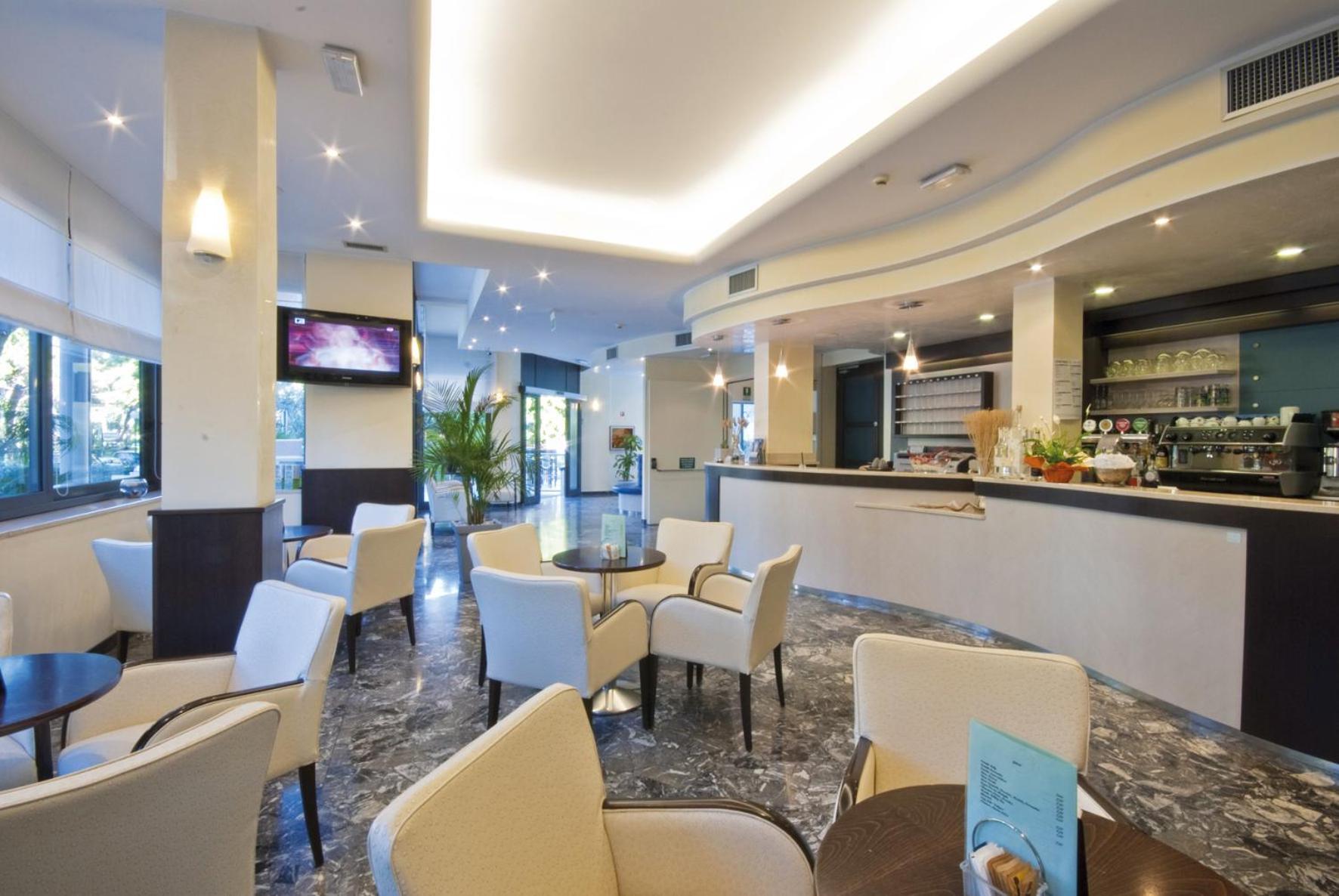 Hotel Bellevue Линяно Сабиадоро Екстериор снимка