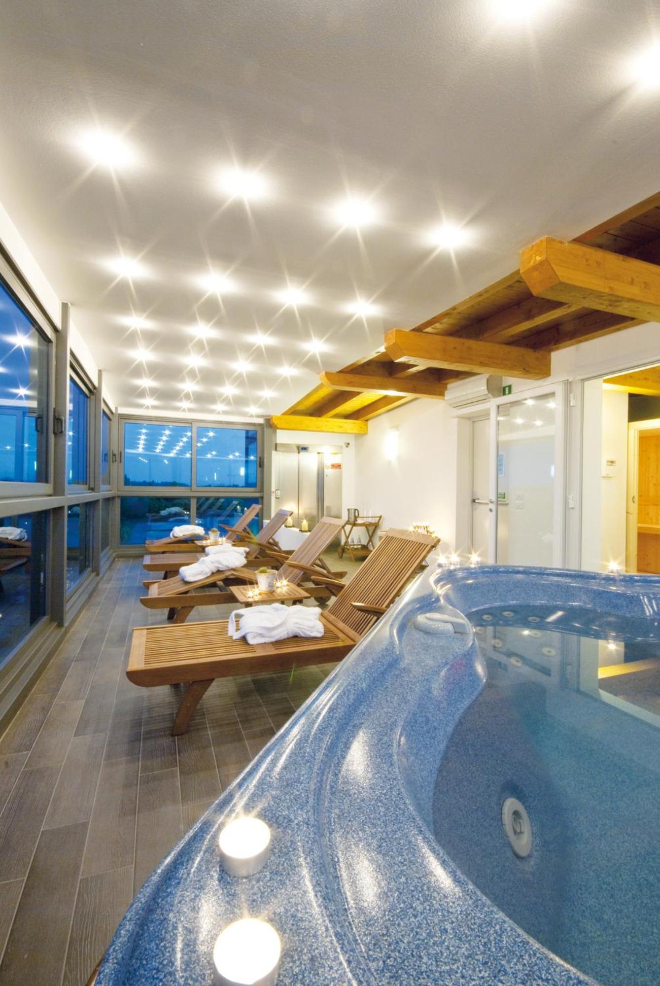 Hotel Bellevue Линяно Сабиадоро Екстериор снимка