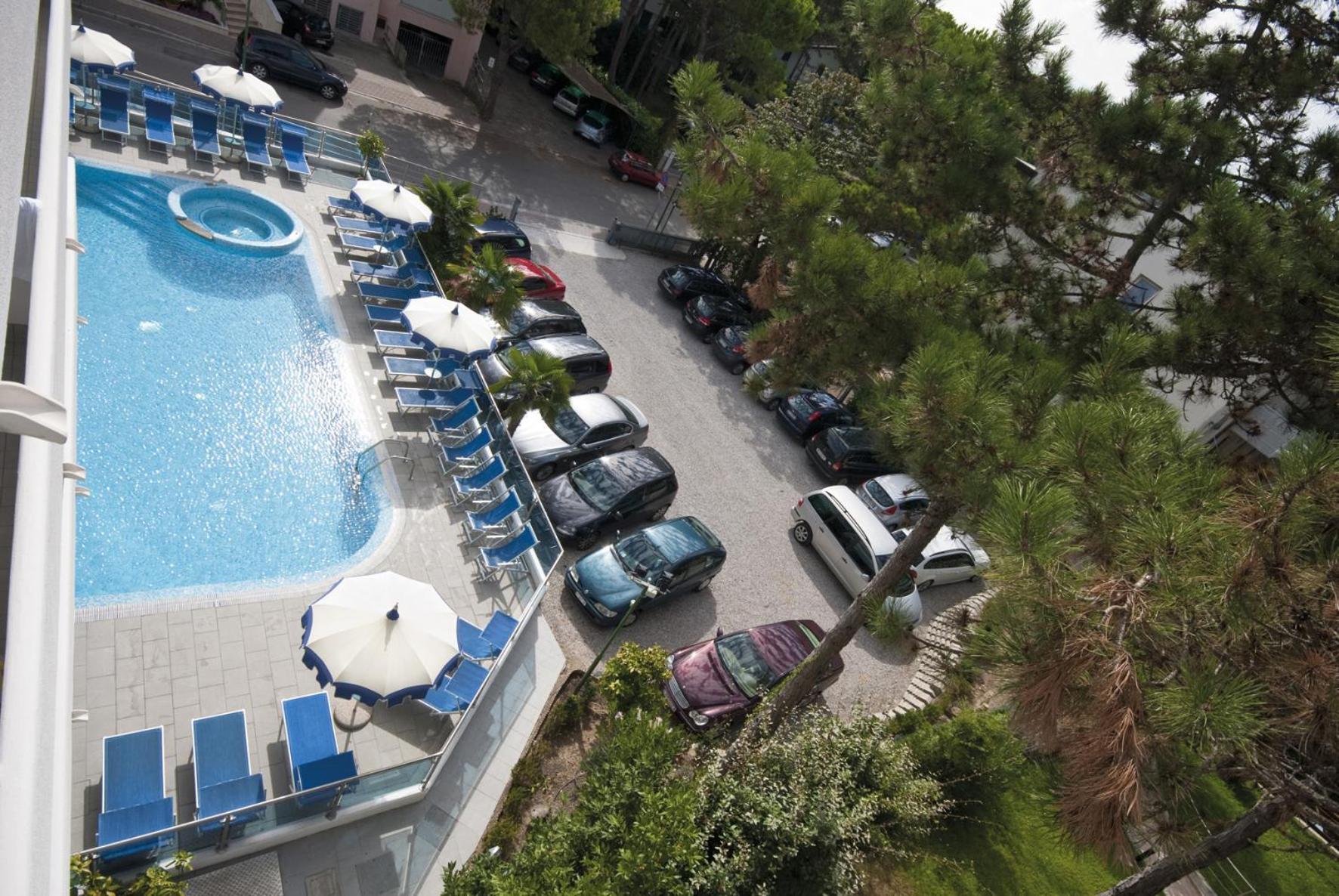 Hotel Bellevue Линяно Сабиадоро Екстериор снимка
