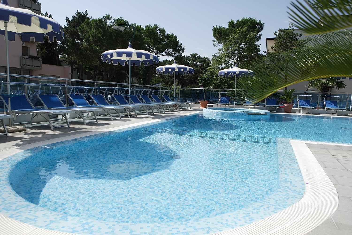 Hotel Bellevue Линяно Сабиадоро Екстериор снимка
