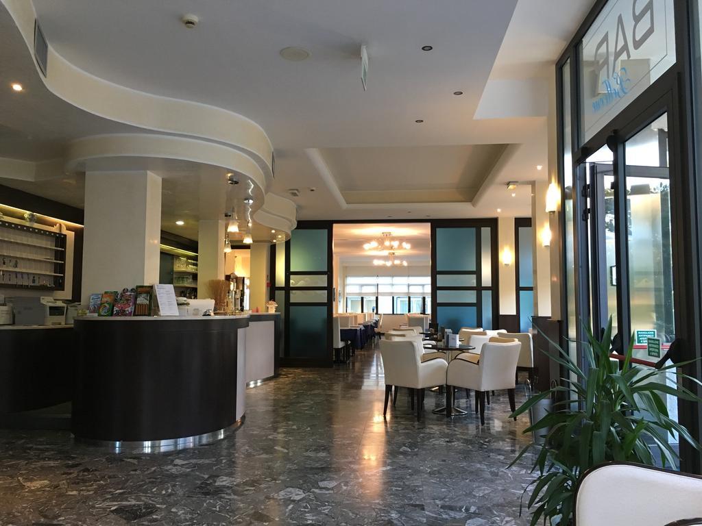Hotel Bellevue Линяно Сабиадоро Екстериор снимка