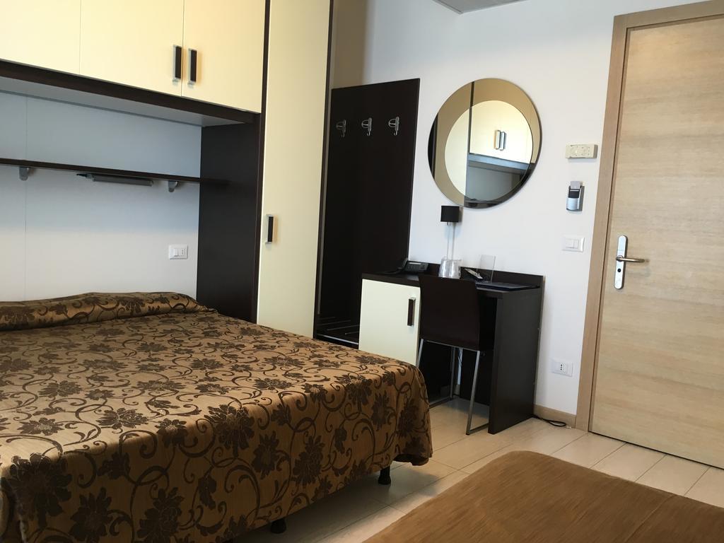 Hotel Bellevue Линяно Сабиадоро Екстериор снимка