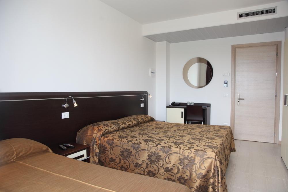 Hotel Bellevue Линяно Сабиадоро Стая снимка