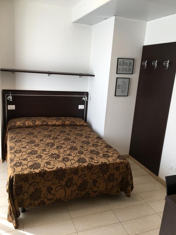 Hotel Bellevue Линяно Сабиадоро Екстериор снимка