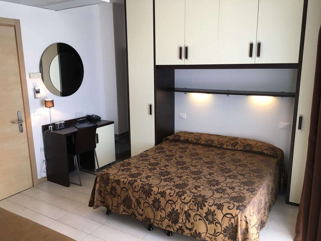 Hotel Bellevue Линяно Сабиадоро Екстериор снимка