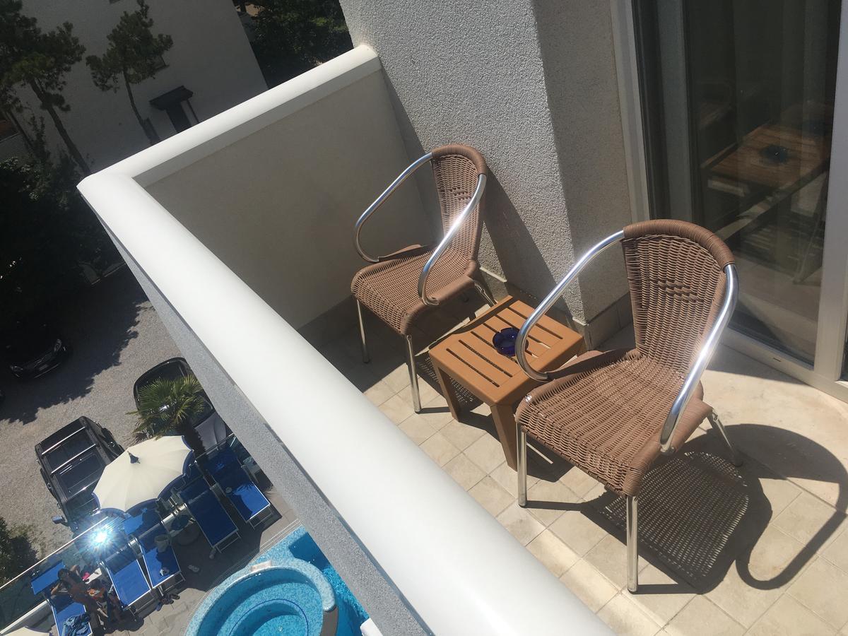 Hotel Bellevue Линяно Сабиадоро Екстериор снимка