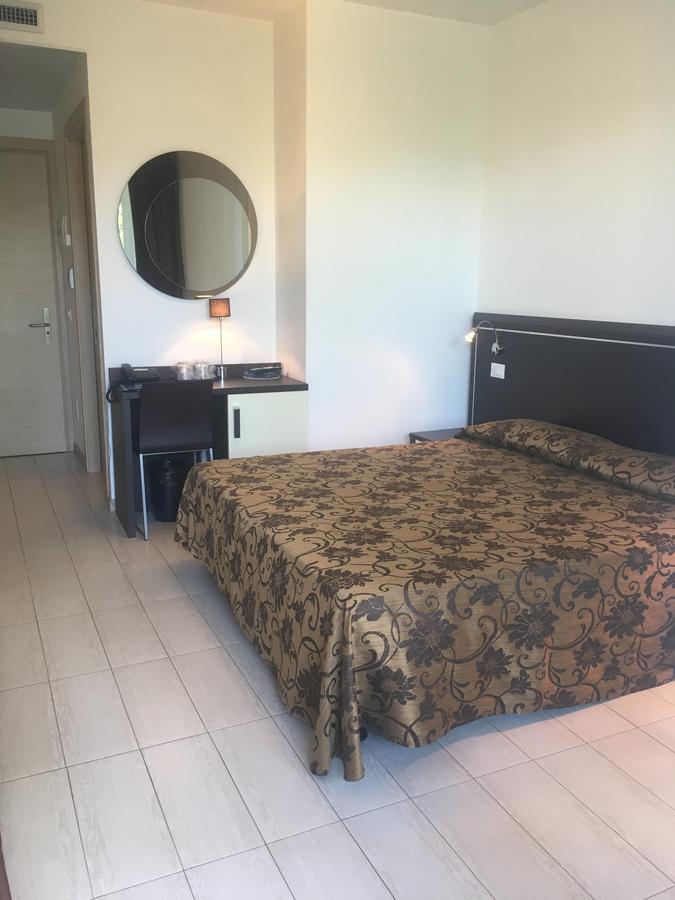 Hotel Bellevue Линяно Сабиадоро Екстериор снимка