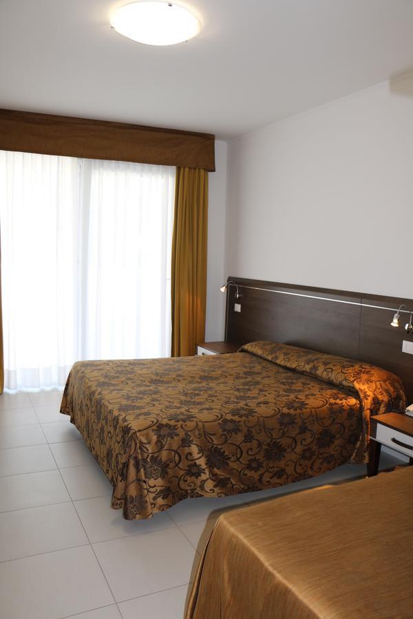Hotel Bellevue Линяно Сабиадоро Екстериор снимка